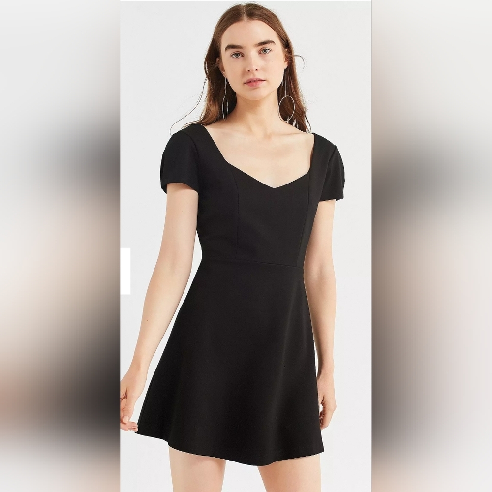 Urban Outfitter Maria Short Sleeve Ponte Mini Dress. Size 2.